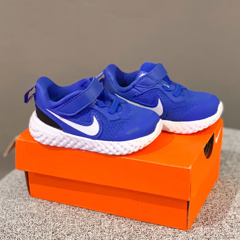 NIB Nike Revolution 5 Sneakers in Racer Blue/White-Black